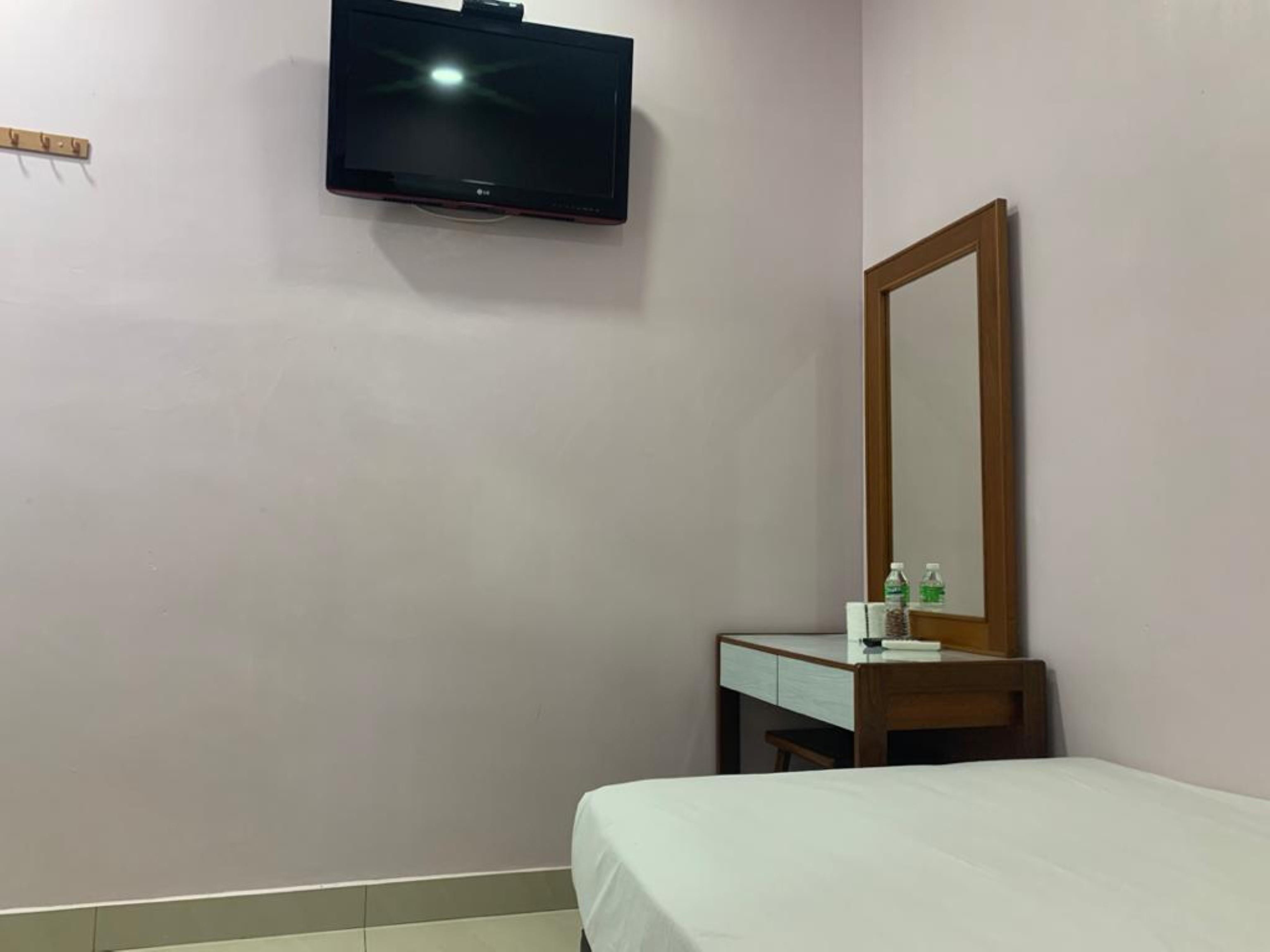 Oyo 89877 Sun Triang Hotel Kampong Kerayong Eksteriør billede
