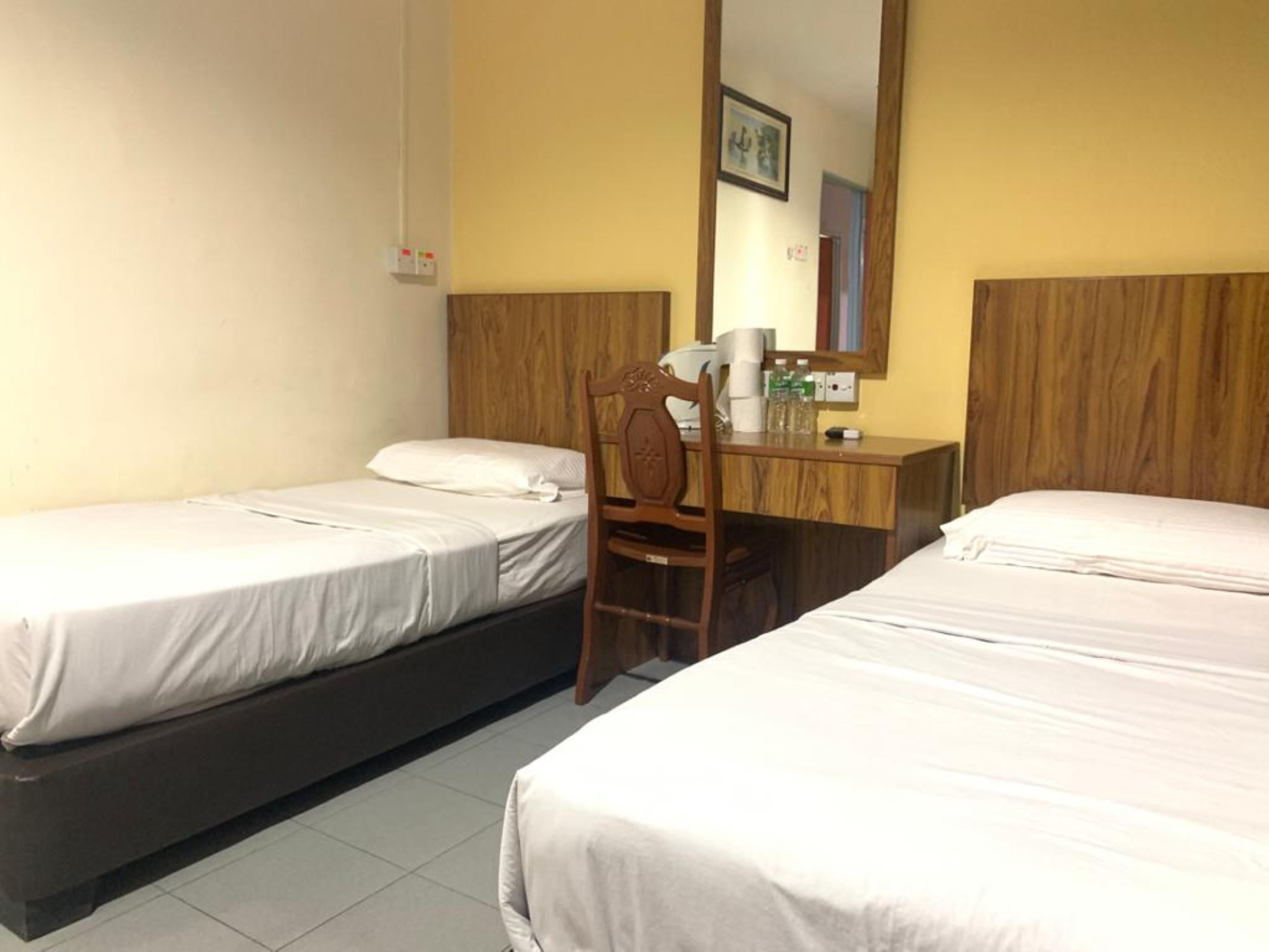 Oyo 89877 Sun Triang Hotel Kampong Kerayong Eksteriør billede