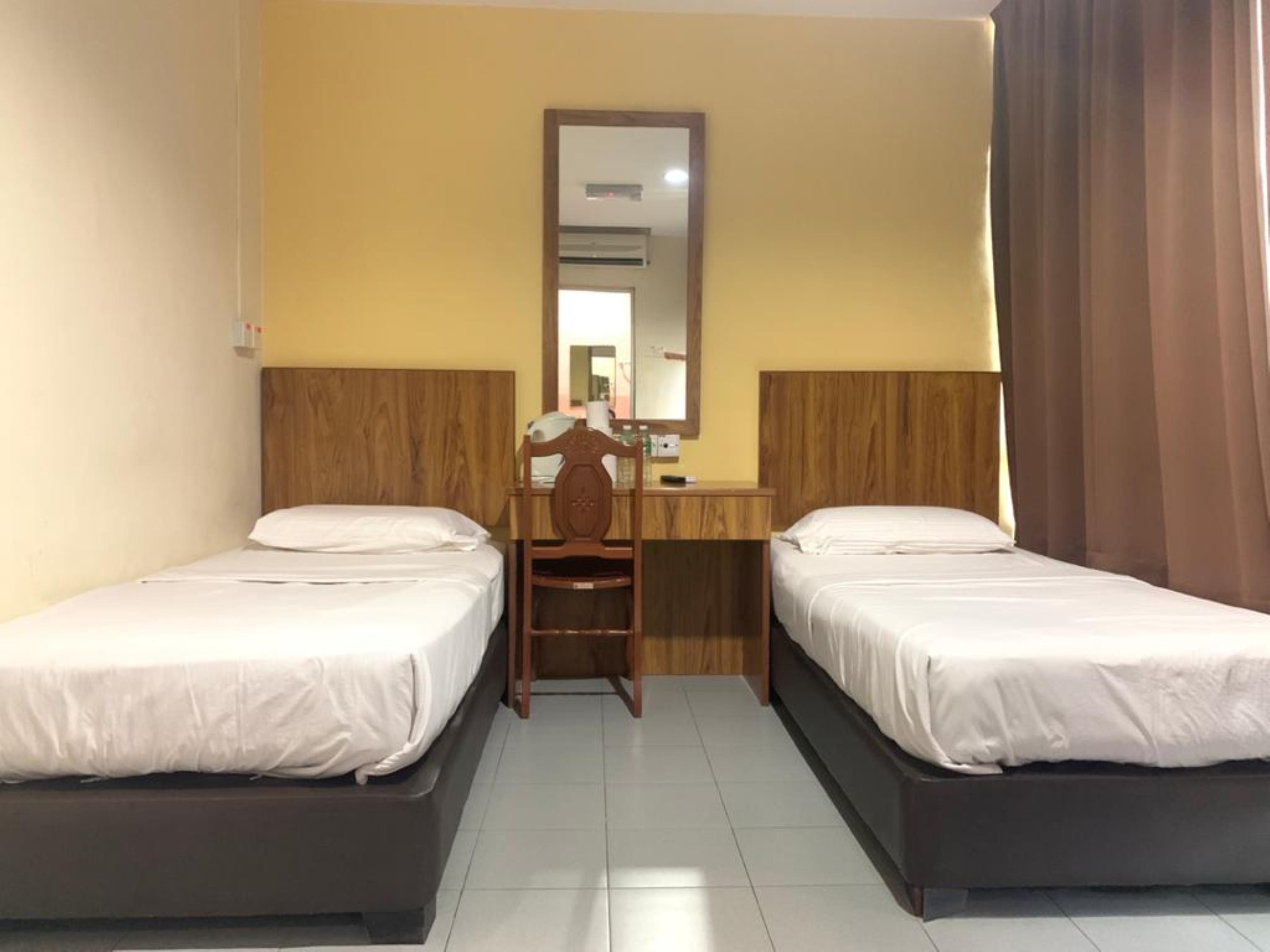 Oyo 89877 Sun Triang Hotel Kampong Kerayong Eksteriør billede