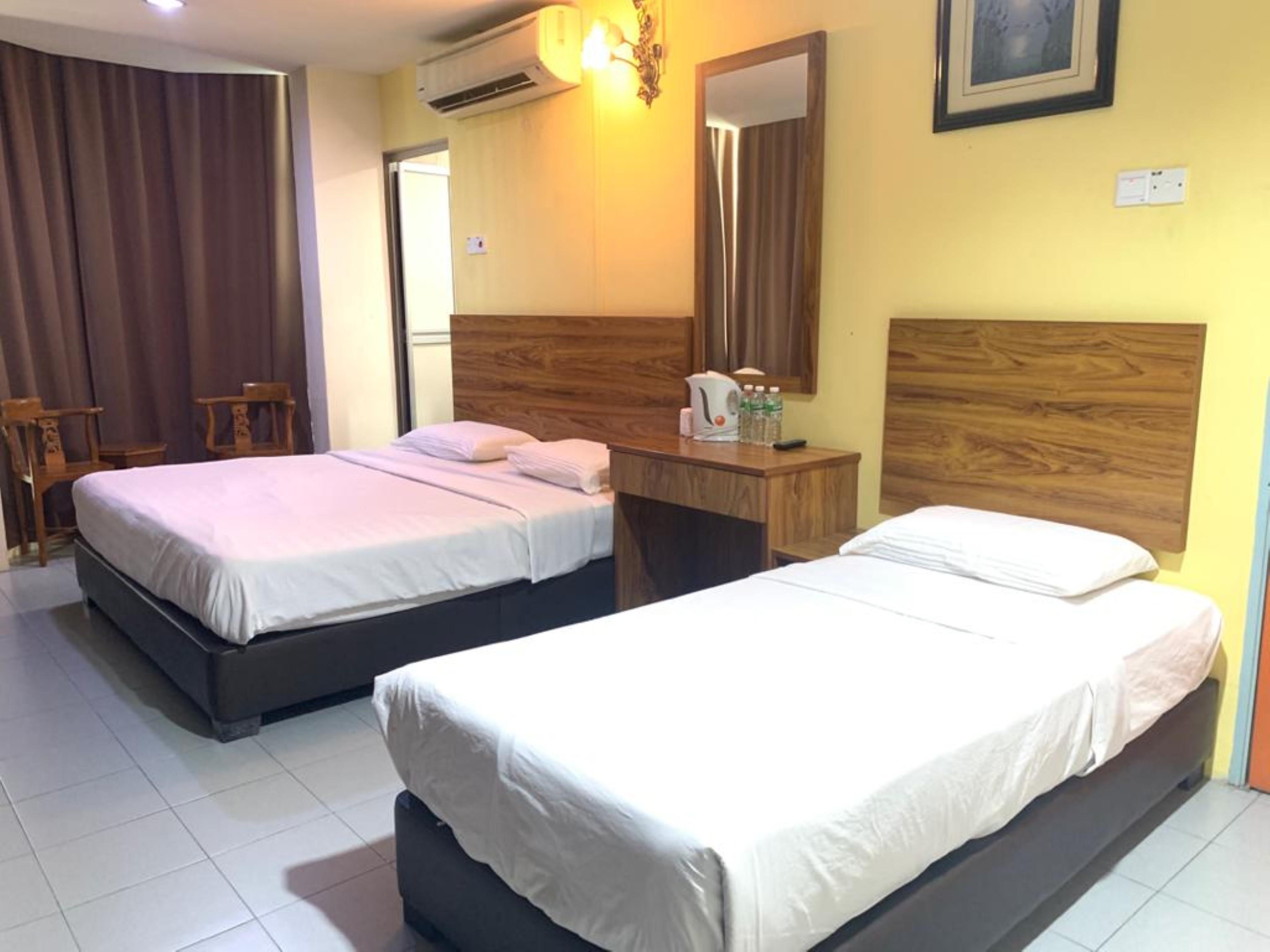 Oyo 89877 Sun Triang Hotel Kampong Kerayong Eksteriør billede