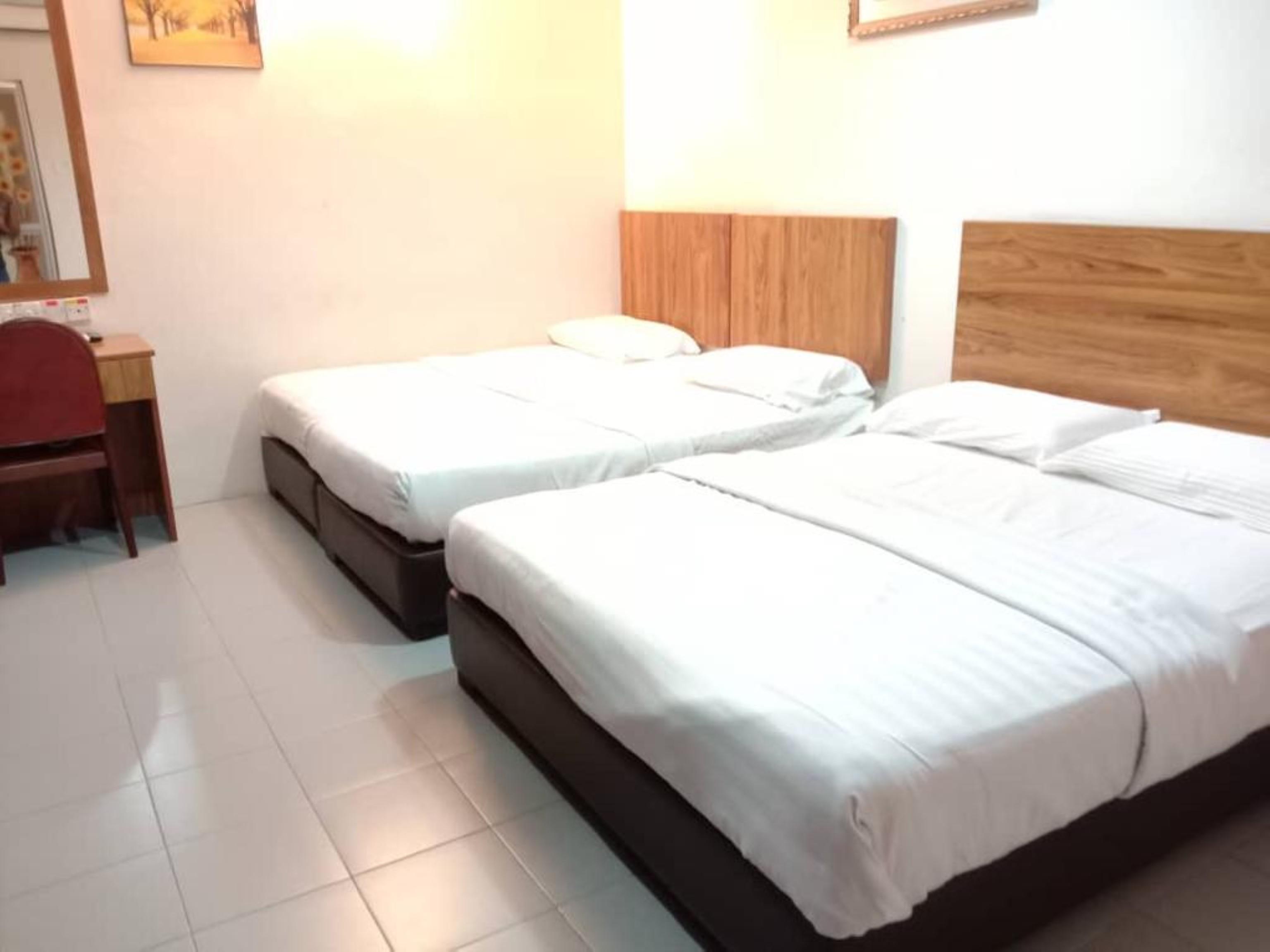 Oyo 89877 Sun Triang Hotel Kampong Kerayong Eksteriør billede