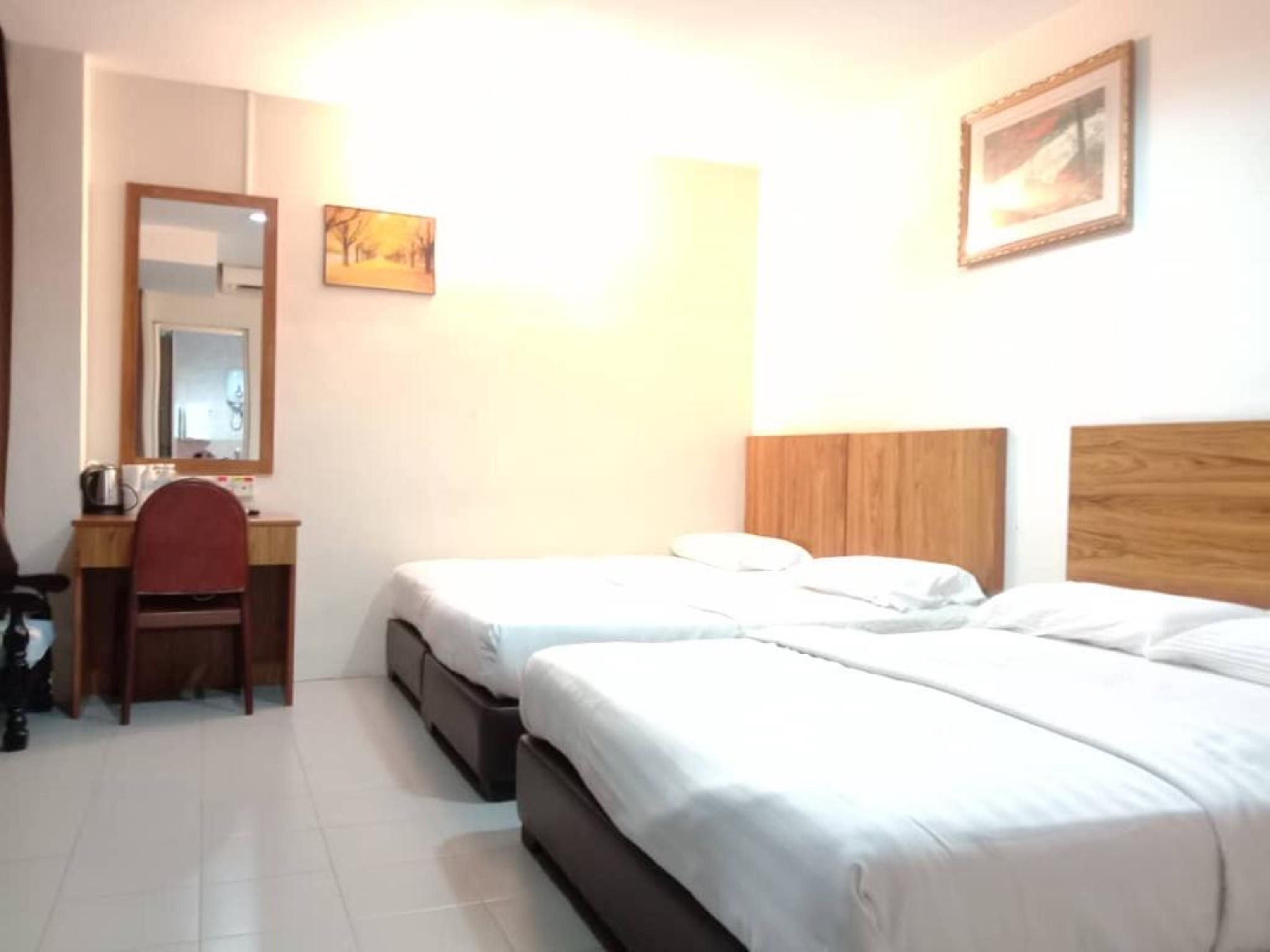 Oyo 89877 Sun Triang Hotel Kampong Kerayong Eksteriør billede