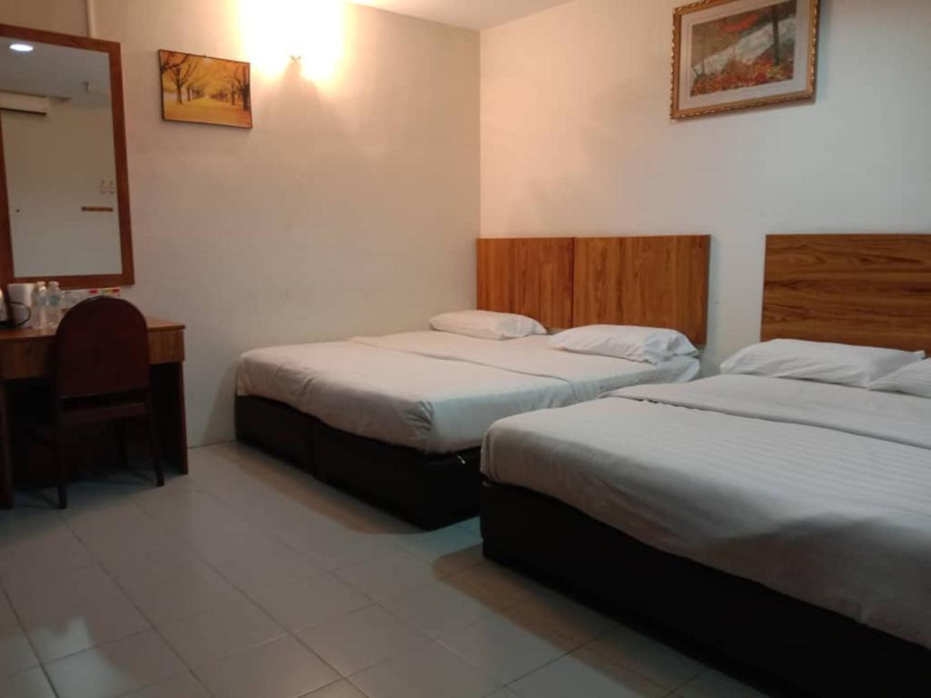 Oyo 89877 Sun Triang Hotel Kampong Kerayong Eksteriør billede