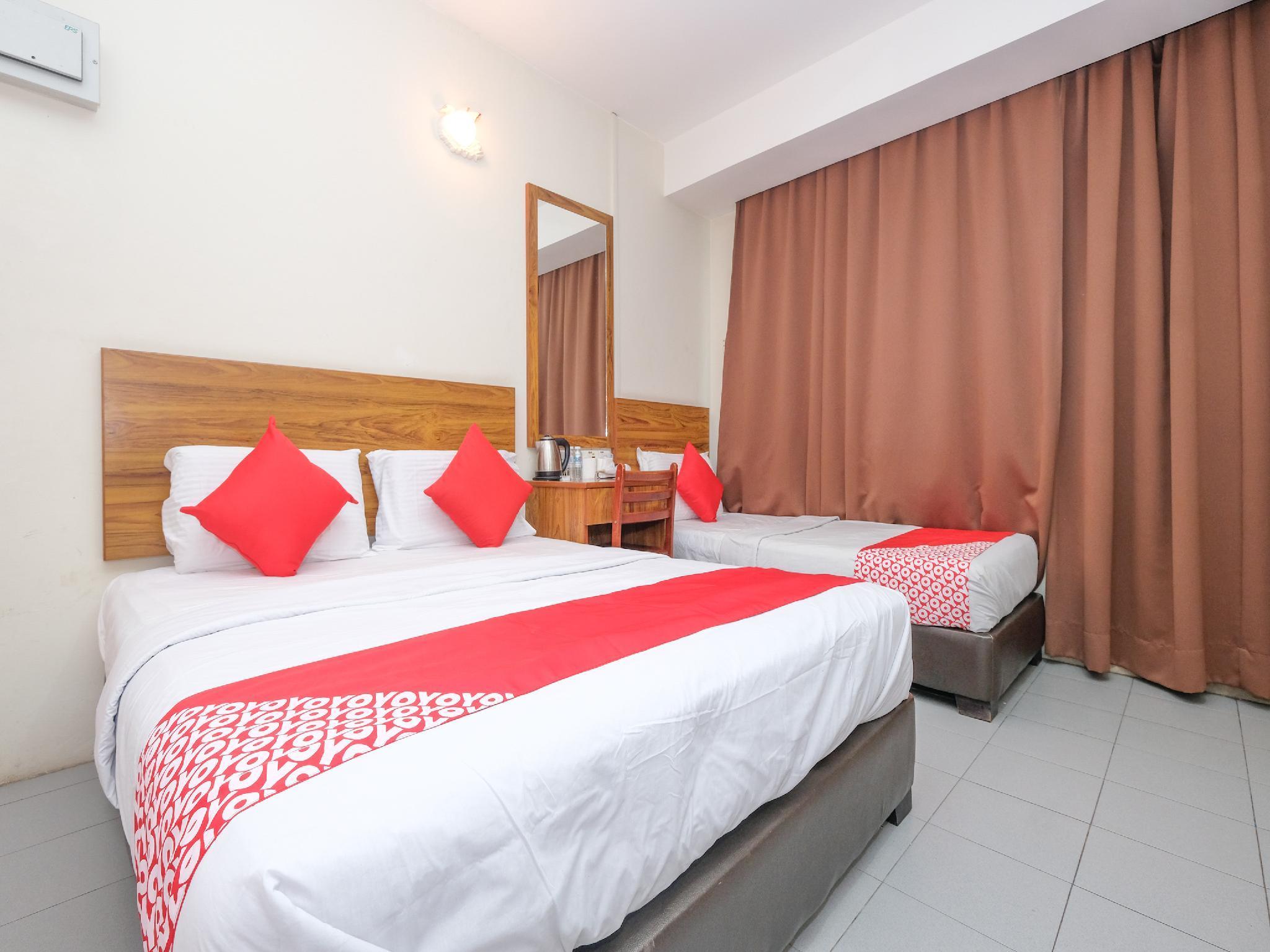 Oyo 89877 Sun Triang Hotel Kampong Kerayong Eksteriør billede