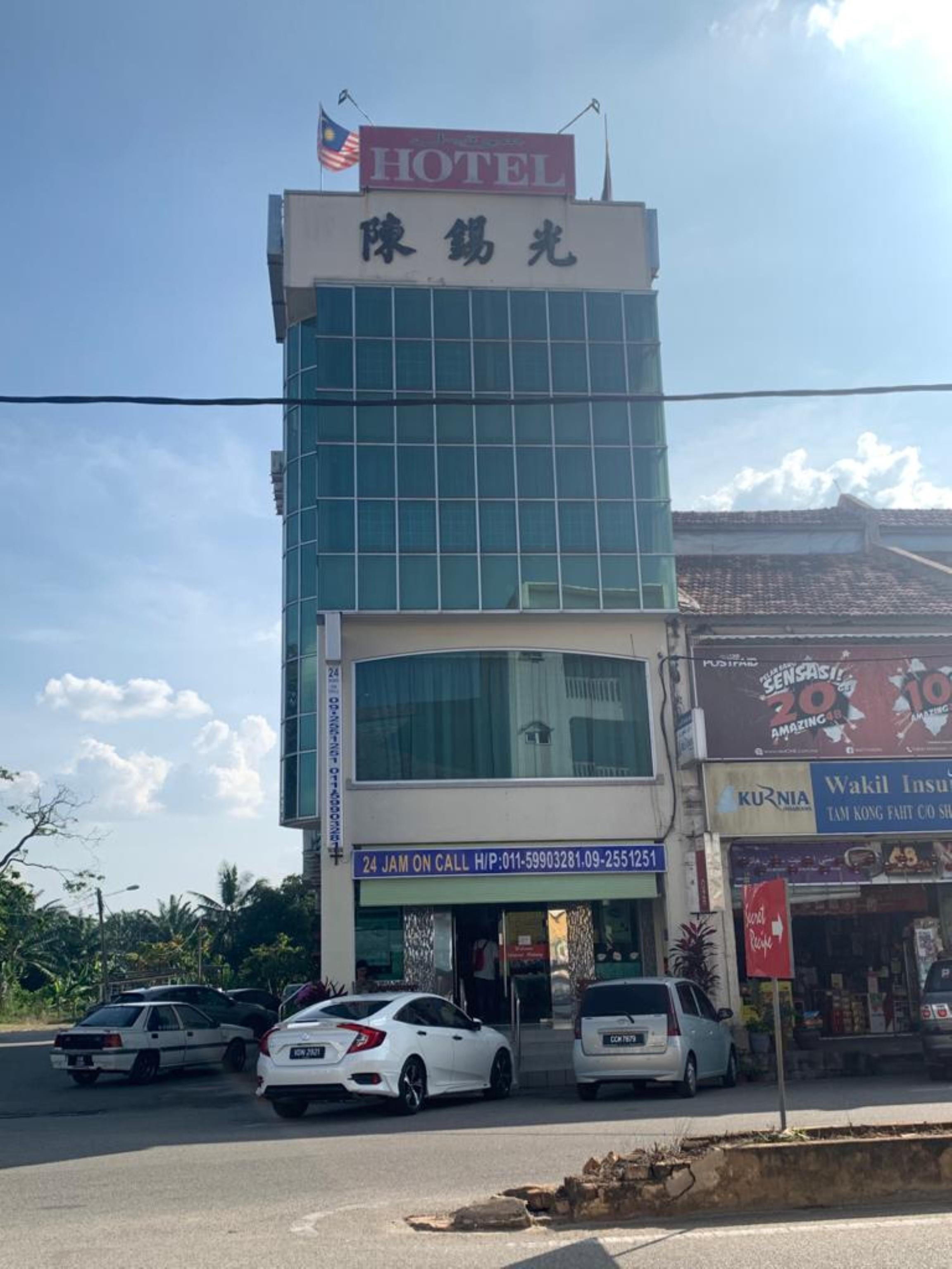 Oyo 89877 Sun Triang Hotel Kampong Kerayong Eksteriør billede