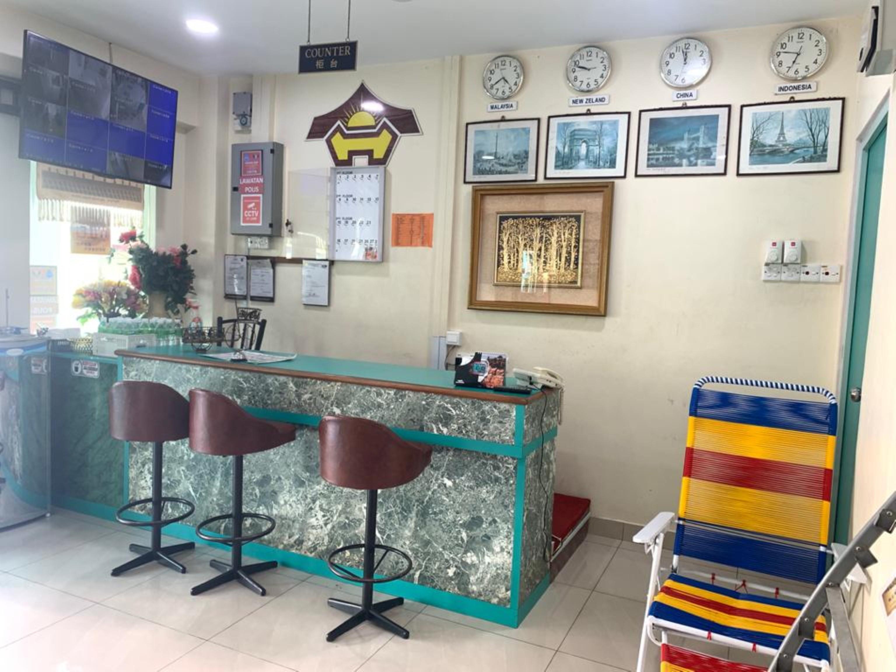 Oyo 89877 Sun Triang Hotel Kampong Kerayong Eksteriør billede