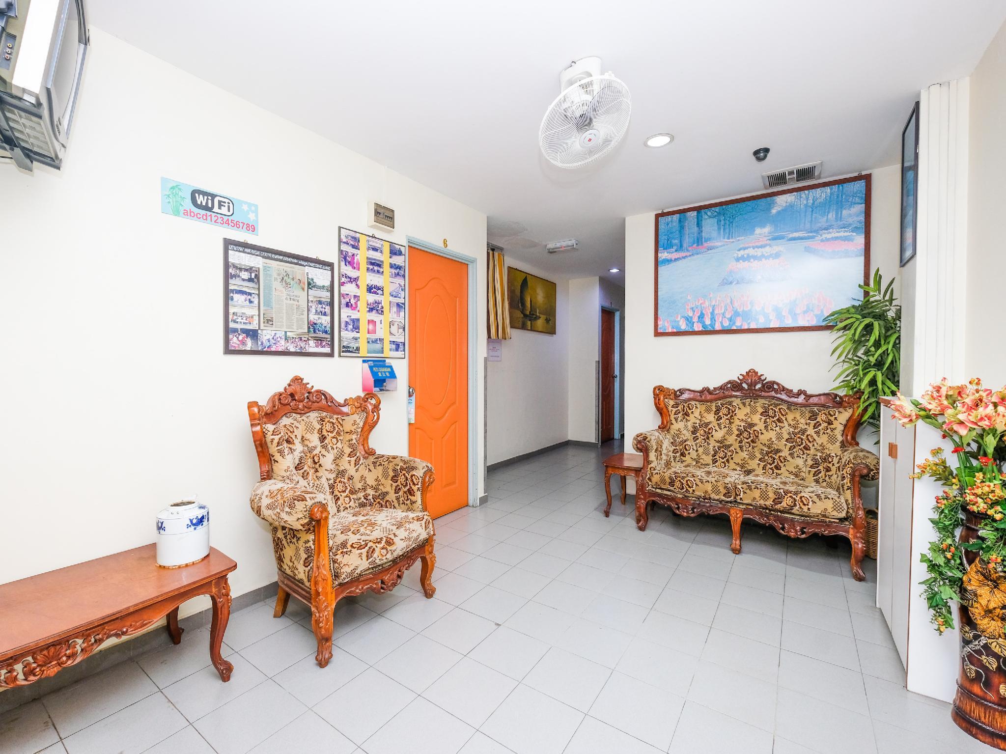 Oyo 89877 Sun Triang Hotel Kampong Kerayong Eksteriør billede