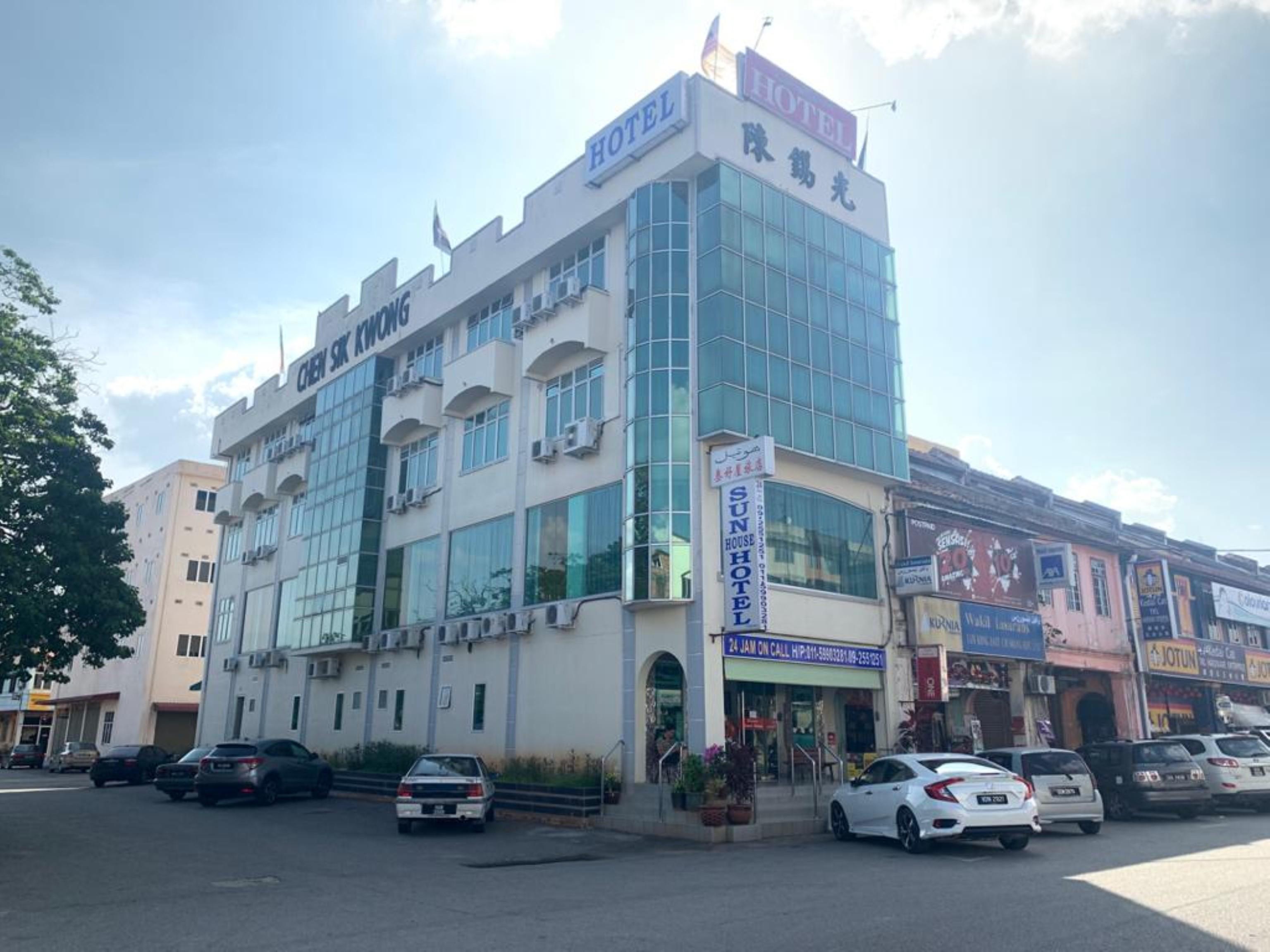 Oyo 89877 Sun Triang Hotel Kampong Kerayong Eksteriør billede