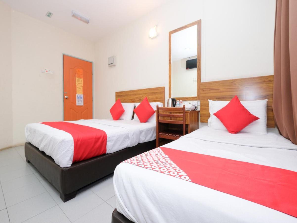Oyo 89877 Sun Triang Hotel Kampong Kerayong Eksteriør billede