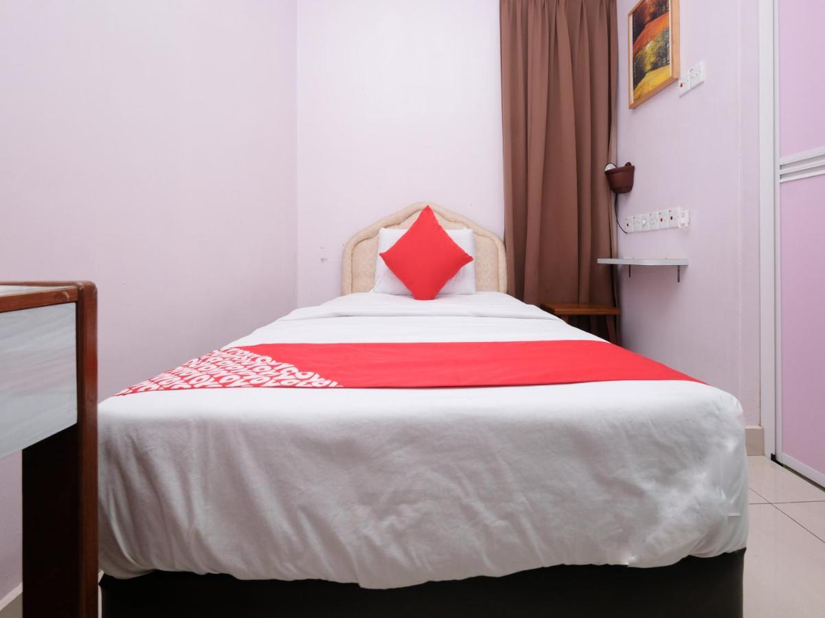 Oyo 89877 Sun Triang Hotel Kampong Kerayong Eksteriør billede