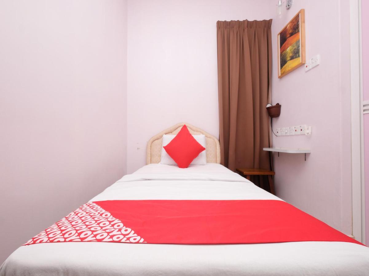 Oyo 89877 Sun Triang Hotel Kampong Kerayong Eksteriør billede