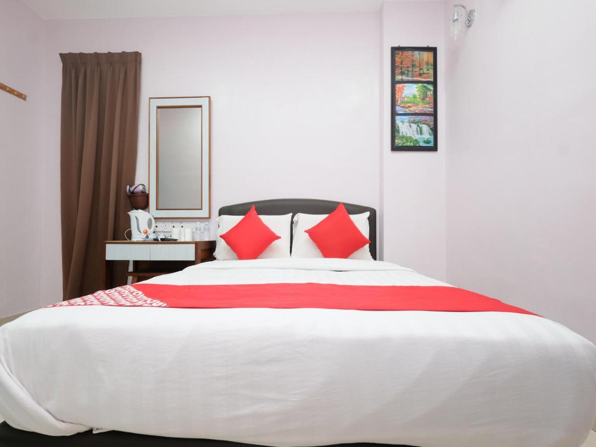 Oyo 89877 Sun Triang Hotel Kampong Kerayong Eksteriør billede