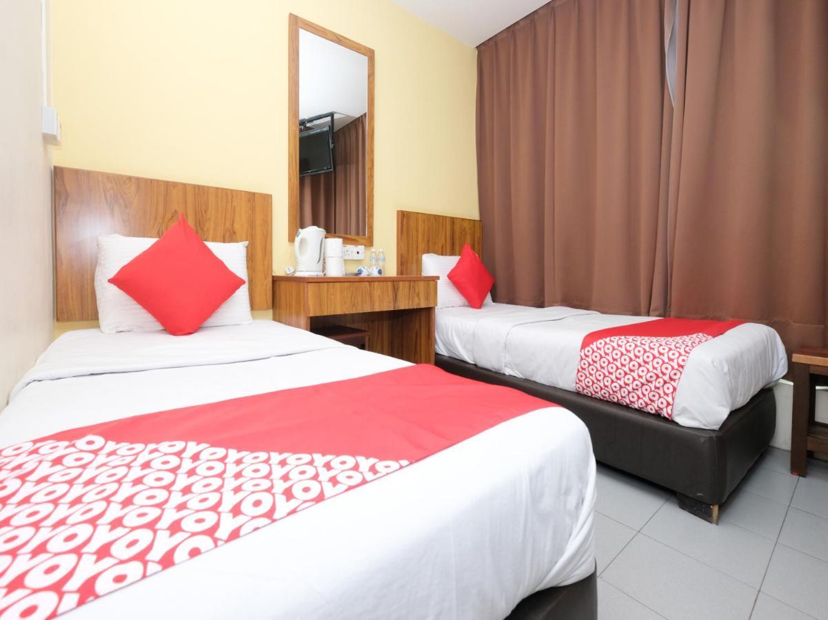 Oyo 89877 Sun Triang Hotel Kampong Kerayong Eksteriør billede