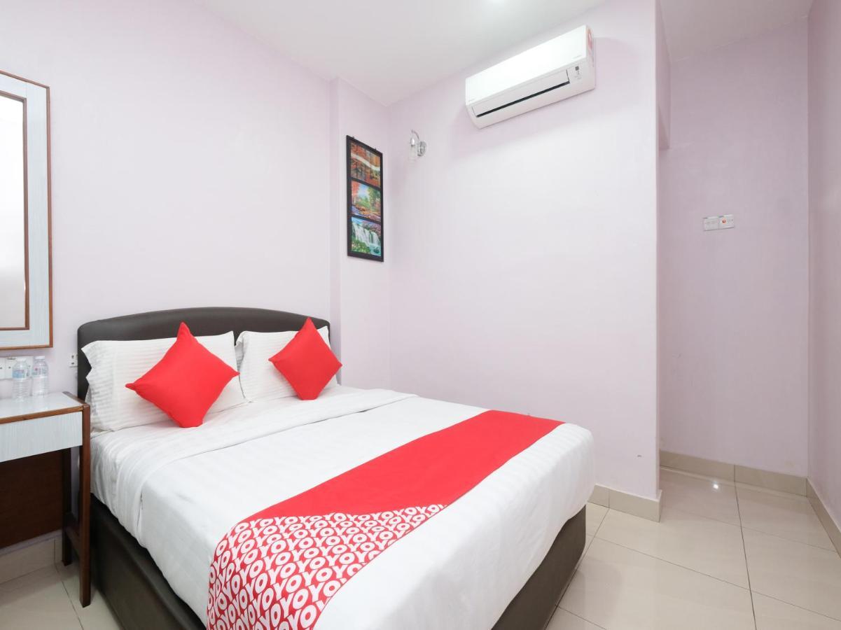 Oyo 89877 Sun Triang Hotel Kampong Kerayong Eksteriør billede