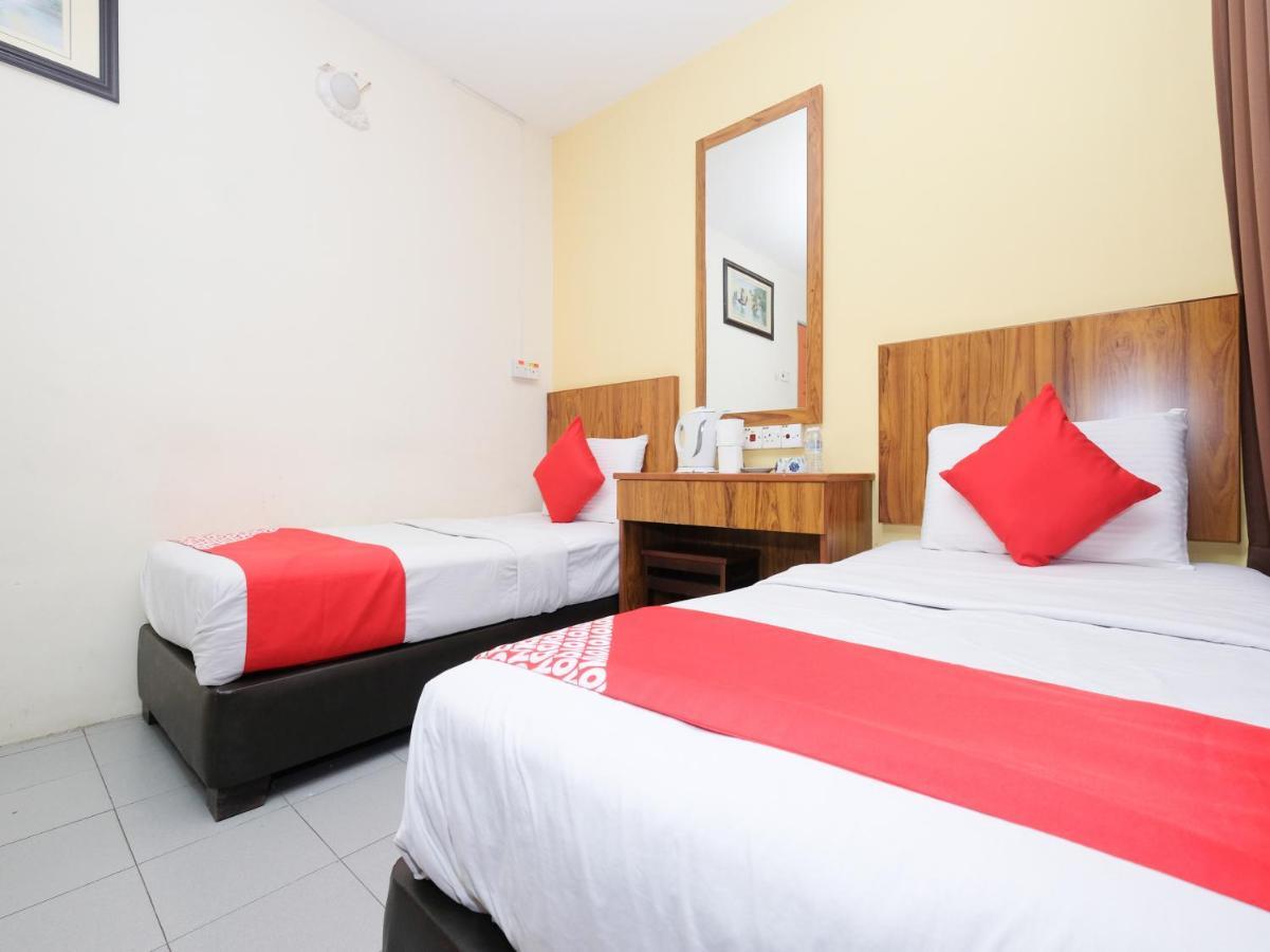 Oyo 89877 Sun Triang Hotel Kampong Kerayong Eksteriør billede