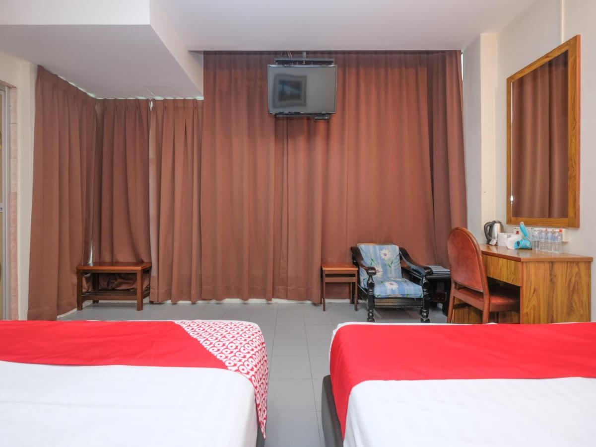 Oyo 89877 Sun Triang Hotel Kampong Kerayong Eksteriør billede