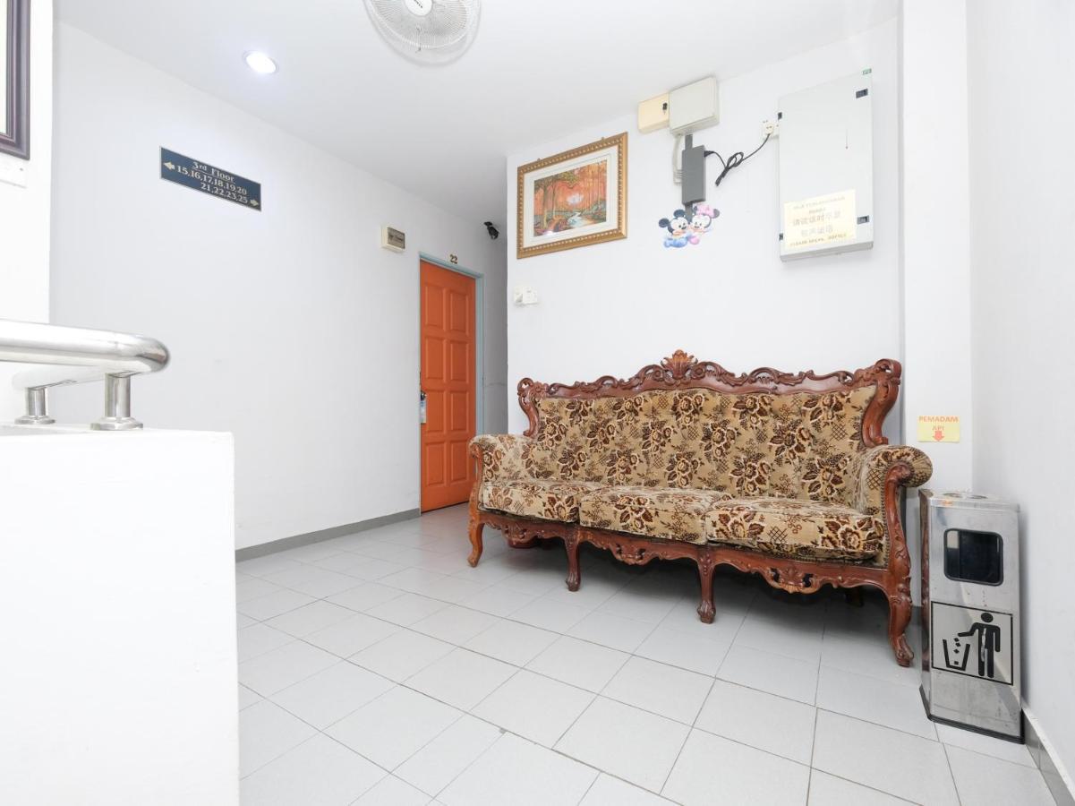 Oyo 89877 Sun Triang Hotel Kampong Kerayong Eksteriør billede