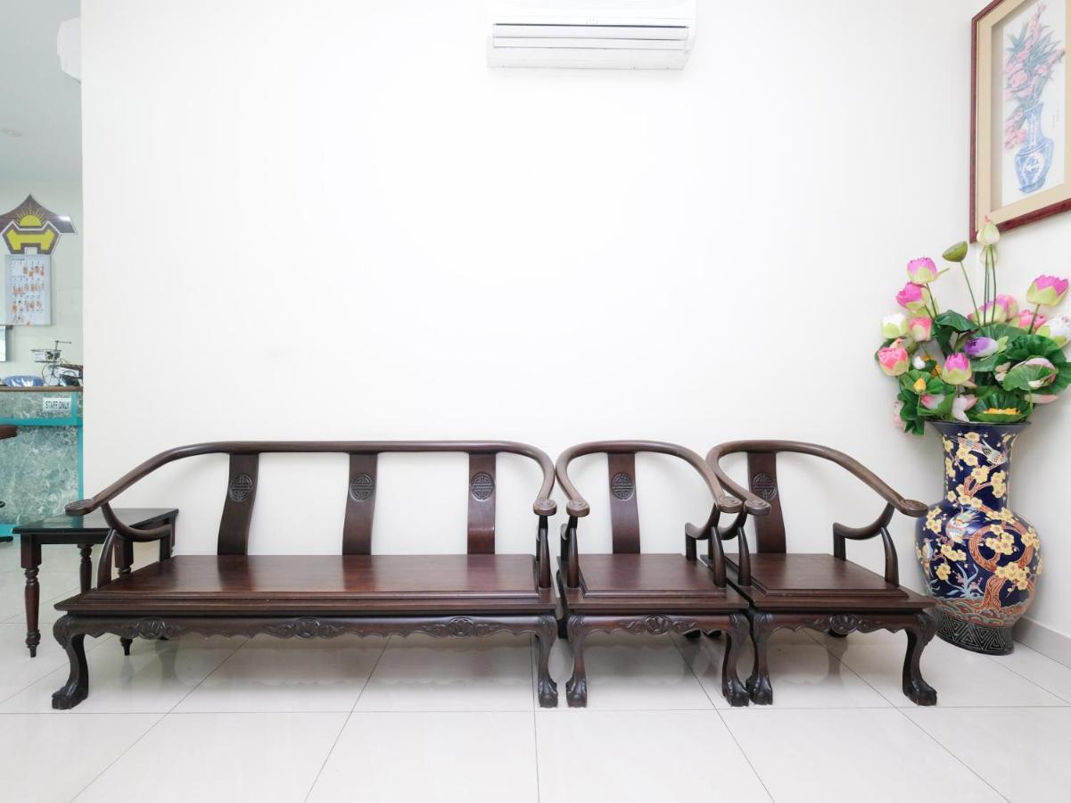 Oyo 89877 Sun Triang Hotel Kampong Kerayong Eksteriør billede