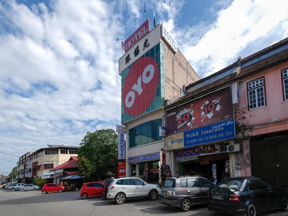 Oyo 89877 Sun Triang Hotel Kampong Kerayong Eksteriør billede