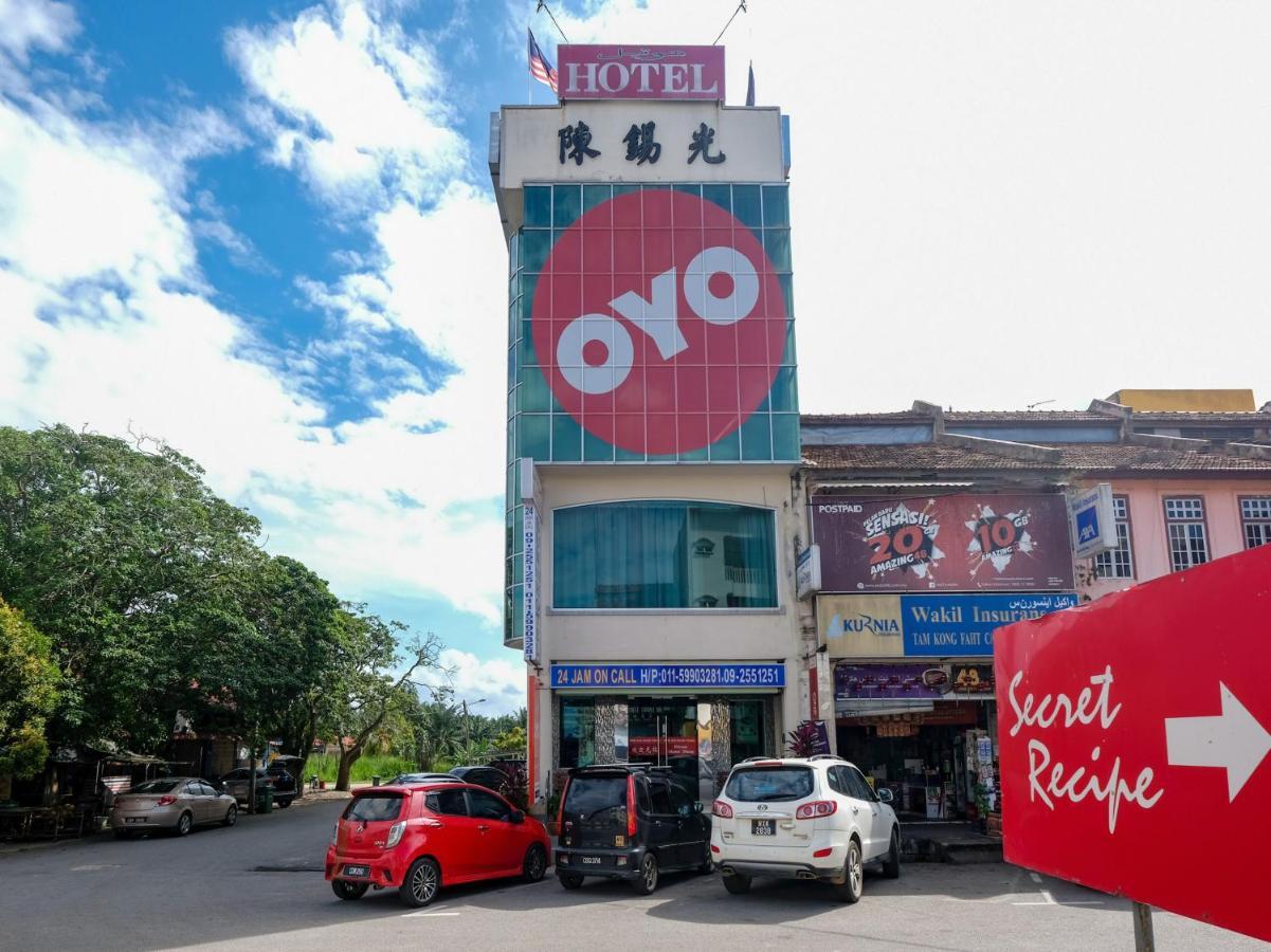 Oyo 89877 Sun Triang Hotel Kampong Kerayong Eksteriør billede