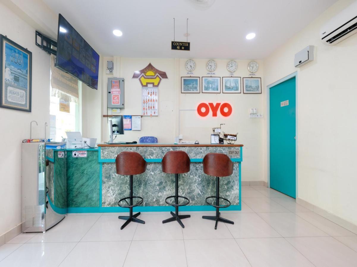 Oyo 89877 Sun Triang Hotel Kampong Kerayong Eksteriør billede